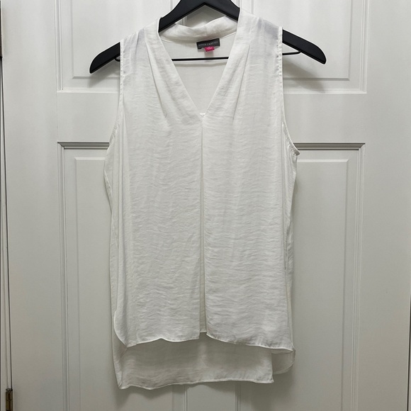 Vince Camuto White Flowy V Neck Sleeveless Blouse - Size XS - Picture 1 of 15
